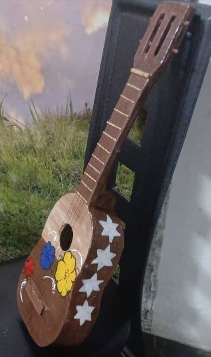 Charango decorado a mano por Jose